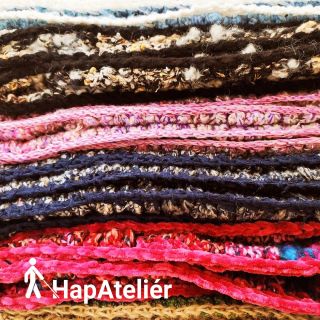 Tento barevný🌈 kobercový sendvič bude brzy k mání u nás v obchůdku.😎 Jedná se o ručně vyráběné koberce ze zbytkových nebo...