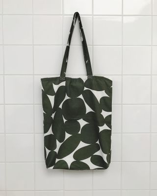 Obchůdek se nám plní pláťenýma taškama, které šije naše Danka. Taška je super na nákup, využijete ji i na piknik a sbalíte...